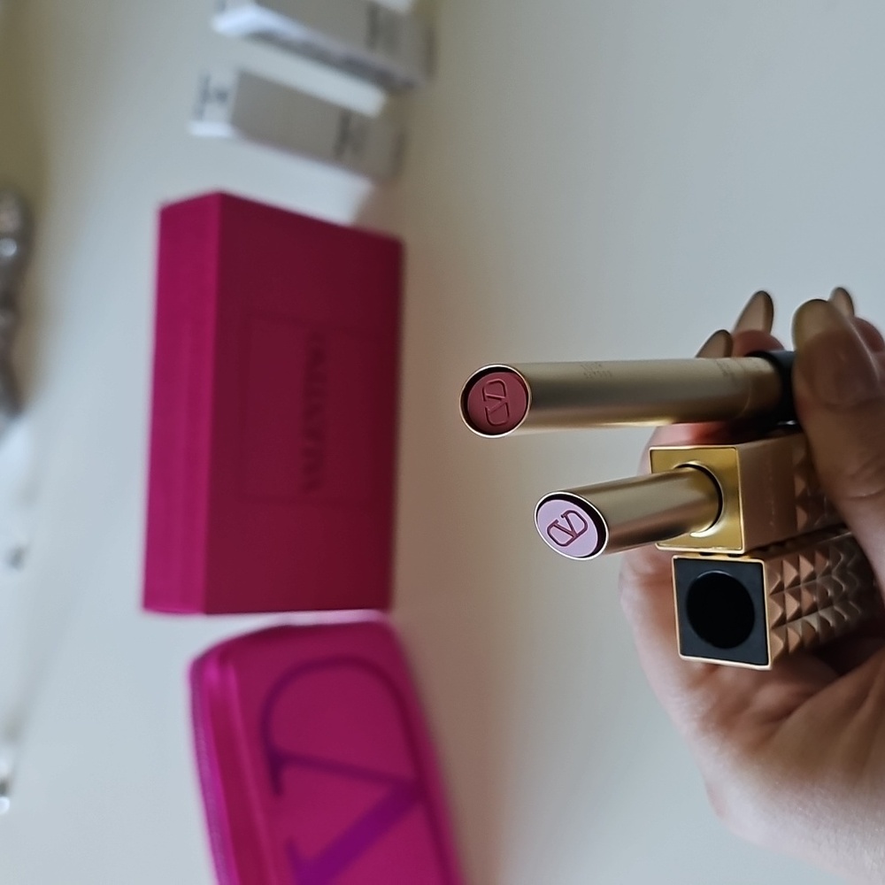 Valentino Spike Buttery Matte Lipstick 3 Piece Set With Pink Cosmetic Bag - Picture 5 of 11